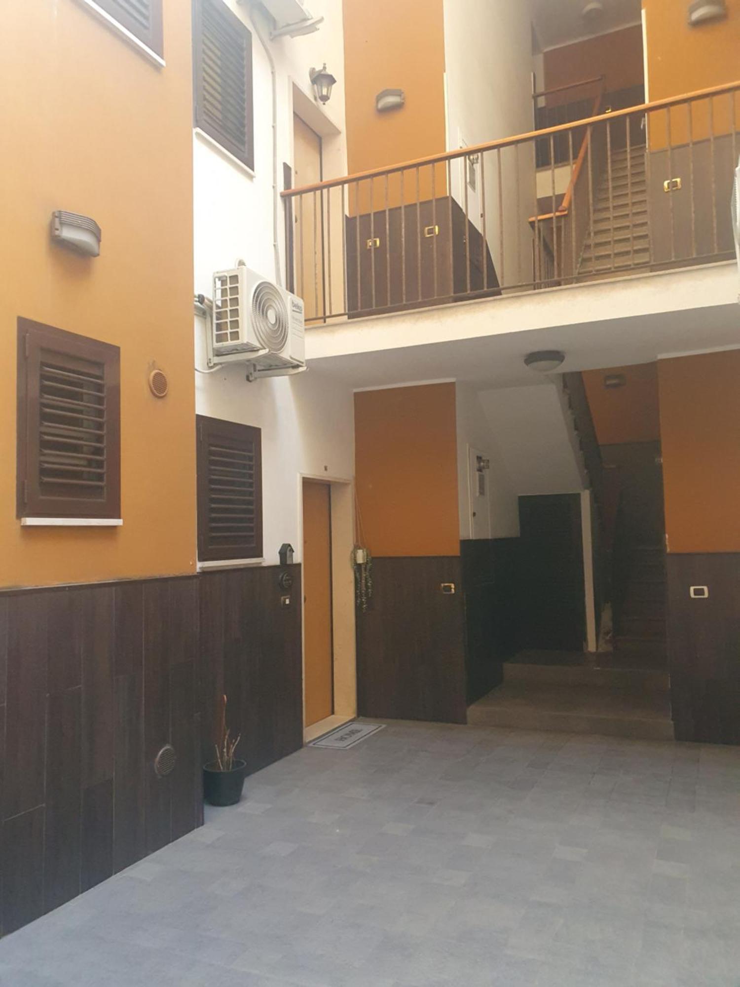 La Dimora Di Don Vito - Appartamento Confortevole Bari Bagian luar foto